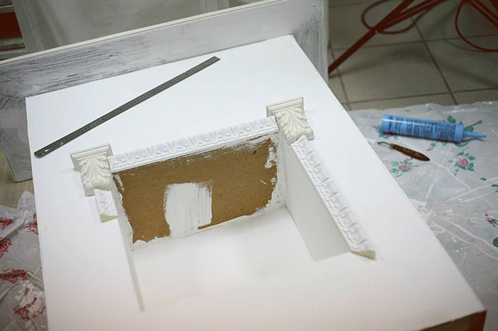 Χρησιμοποιούμε στόκο για να τελειώσουμε το τζάκι