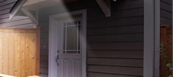 Arreglamos el sensor de movimiento en la pared.