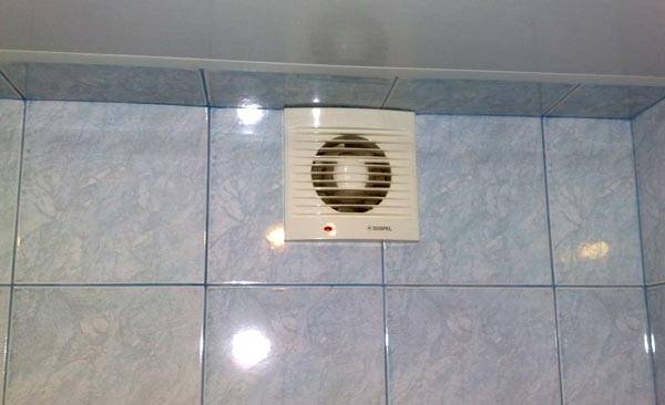 Position correcte de l'évent - sous le plafond