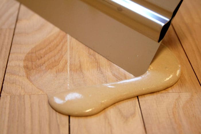 Το εποξειδικό στόκο είναι ιδανικό για εργασία με ξύλο