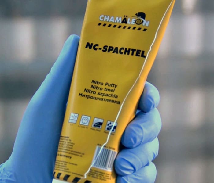 Τα κύρια συστατικά της αζώτου είναι η κυτταρίνη, οι ρητίνες, οι αιθέρες, οι πλαστικοποιητές