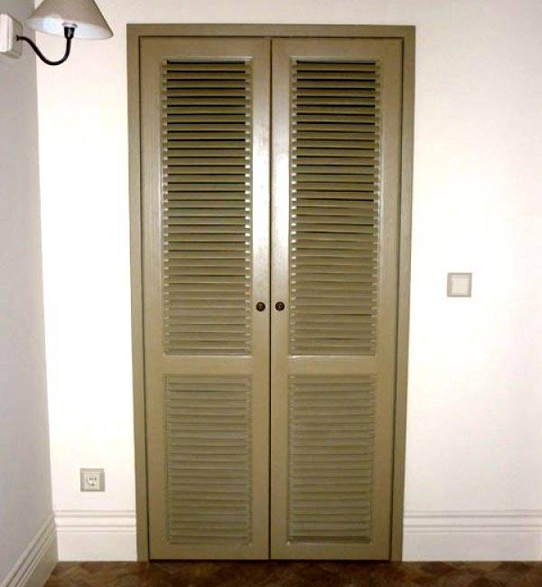 Double-leaf interior jalousie door