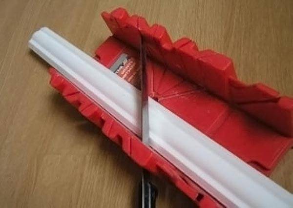 เลื่อยแท่นเพดานพร้อมกล่องตุ้มปี่