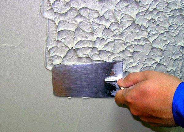 Giving texture to a layer of putty