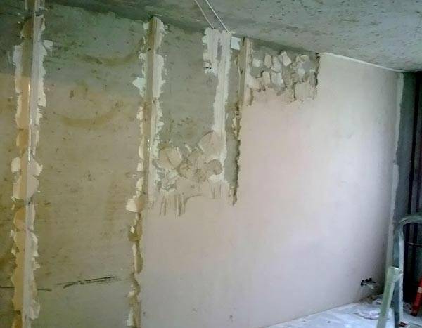 Leveling with gypsum plaster on aluminum beacons