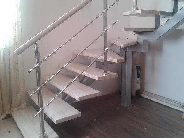 Staircase on the stringer in the house