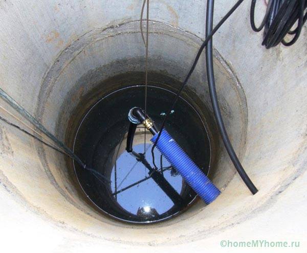 Submersible pump in operation