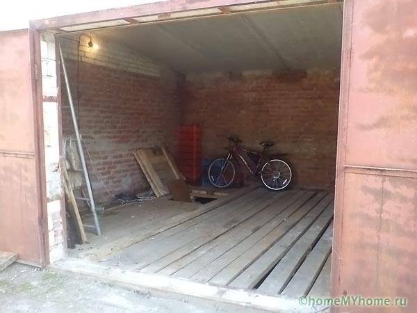 Дървените подове са изключително износени и запалими