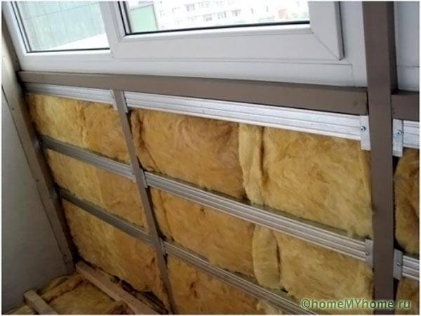 Menggunakan profil logam untuk pelarik