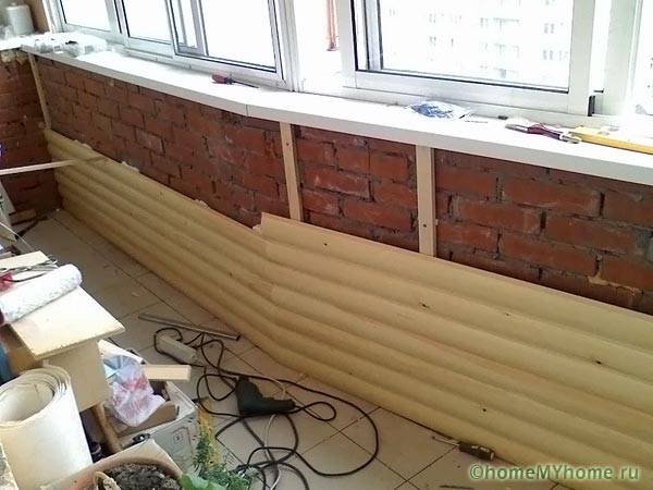 Pelapisan dinding dengan rumah blok