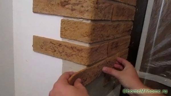 Hiasan sudut luar dengan batu bata yang fleksibel