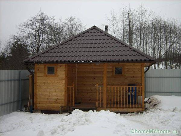 Baie cu o terasă mică