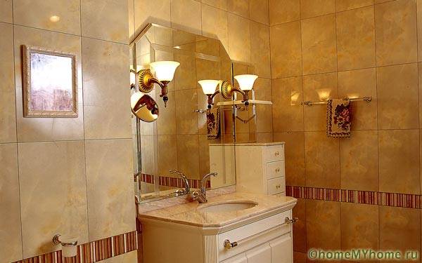 Elements of the Baroque style are very beautiful and quite appropriate in small rooms