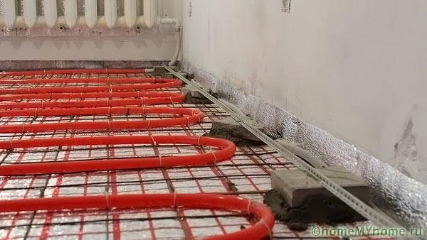 Đã lắp đặt mạch nước trước khi đổ vữa