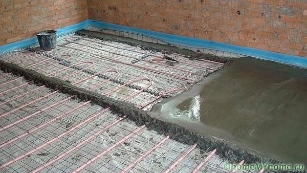 Đổ lớp nền lên các đèn hiệu trên mạch nước