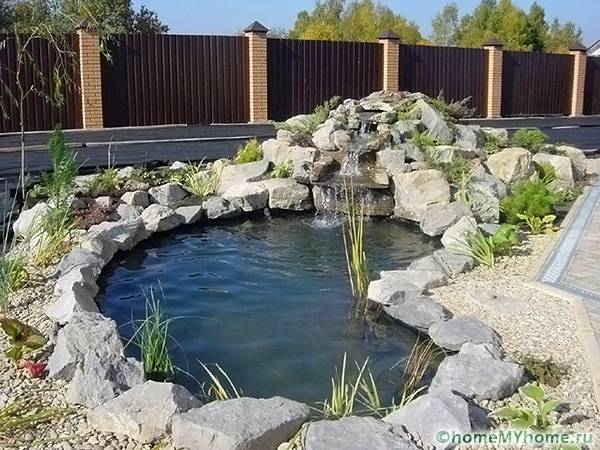 The use of a reservoir is a frequent technique in landscape design