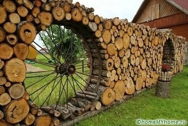 Zäune können in einer Vielzahl von Konfigurationen hergestellt werden