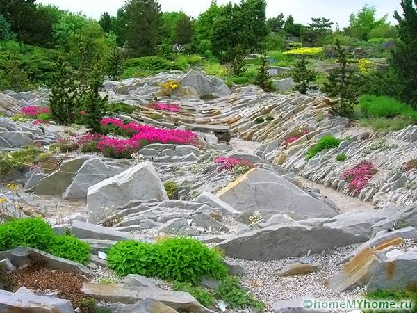 The valley requires the use of a large number of stones of the same breed