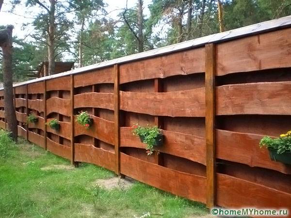 Alle Zaunentwürfe können aus den Brettern erstellt werden