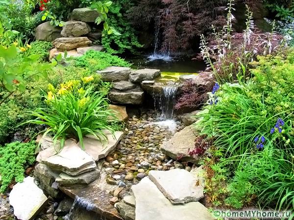 A small ravine will allow you to design a unique and natural composition