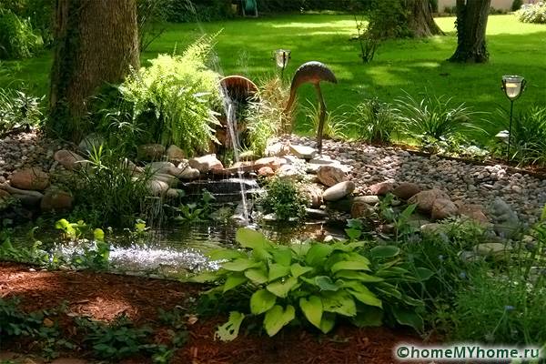 A small pond will bring originality to the landscape design