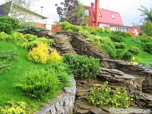 Uneven terrain is an excellent opportunity for original design solutions