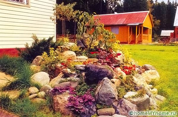 The place under the stone structure should be well lit and accessible for viewing