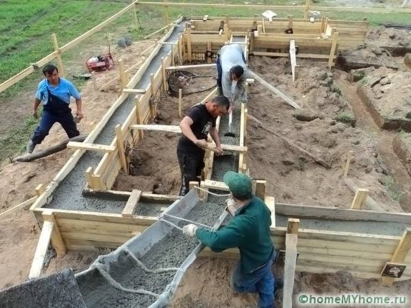 Features of the construction of the strip foundation