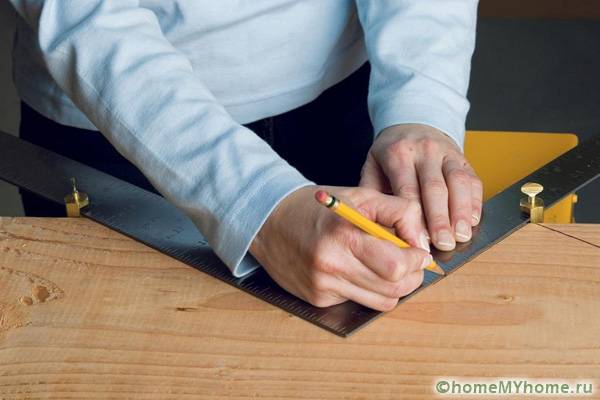 Маркиране на бъдещия kosour с помощта на метален ъгъл