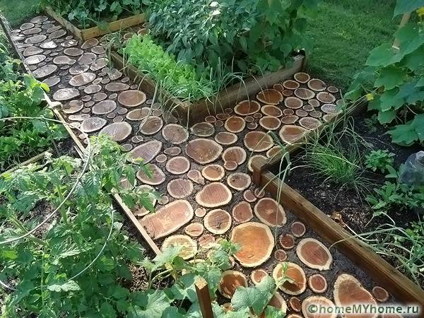 Per evitare che i tagli si spostino, la pista dovrebbe avere un cordolo