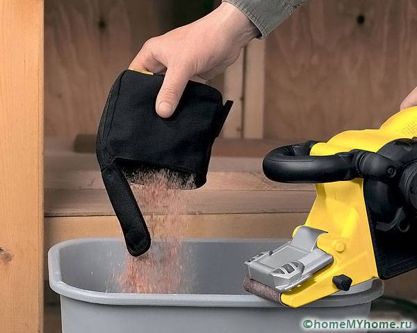 Pengumpul habuk tidak hanya menjaga kebersihan tempat kerja mandor, tetapi juga melindungi motor dari pencemaran