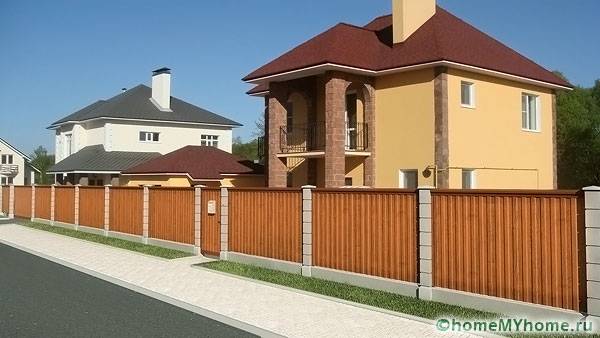 Оградата от профилиран лист може да има секции с дължина до три метра