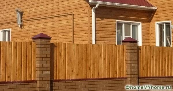 Рисунка, имитираща текстурата на дърво, е особено популярна.