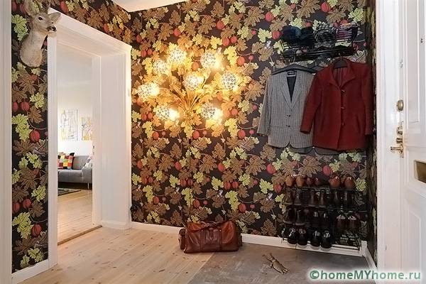 Яркият декор може да добави динамика към интериора, но се препоръчва за просторни стаи