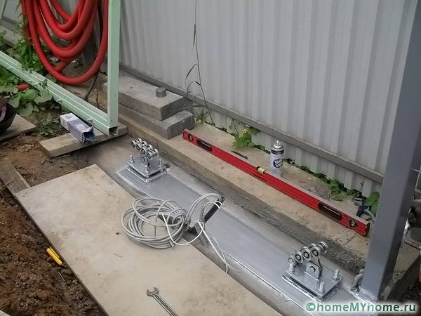 To assemble the structure, you will need special tools and additional materials.