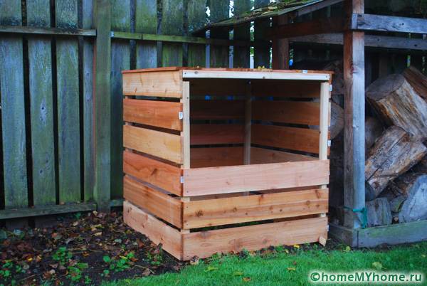 Компостното съоръжение се счита за толкова важно в домашната градина като дърва за огрев или лятна кухня.