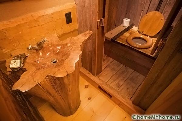 Обикновена селска тоалетна може да бъде украсена по оригинален и стилен начин