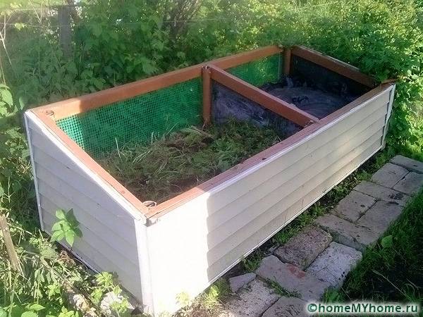 Необходимо е да се осигури свободен достъп до ямата и в същото време да се инсталира отдалечено от жилищната сграда