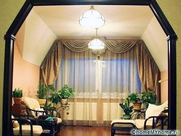 Oleh kerana tidak ada keperluan untuk membengkokkan drywall, versi trapezoid adalah yang paling mudah dipasang