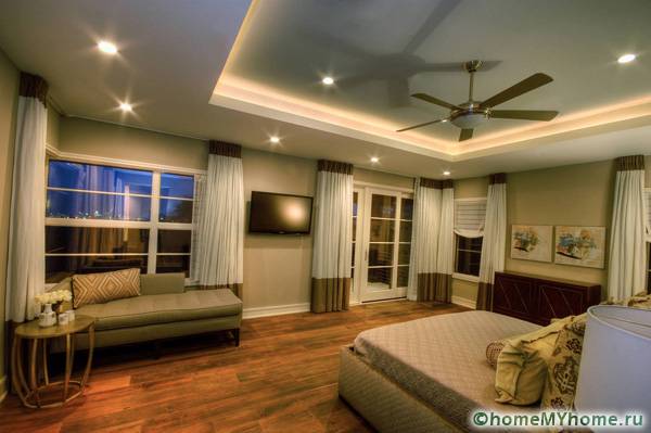 Двустепенен дизайн с привличащо вниманието осветление