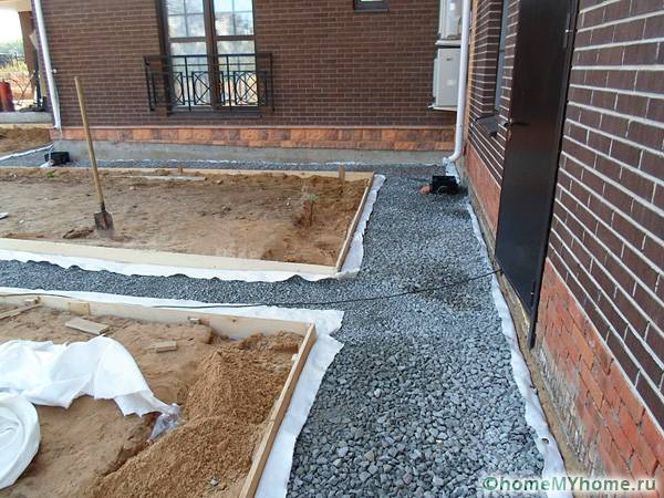 Lapisan runtuhan diletakkan