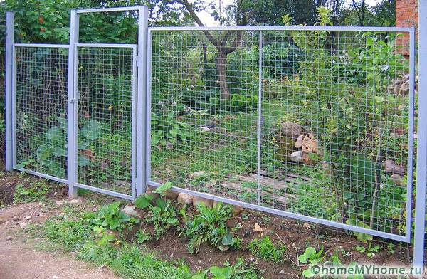 Such designs allow you to quickly and cheaply enclose the territory