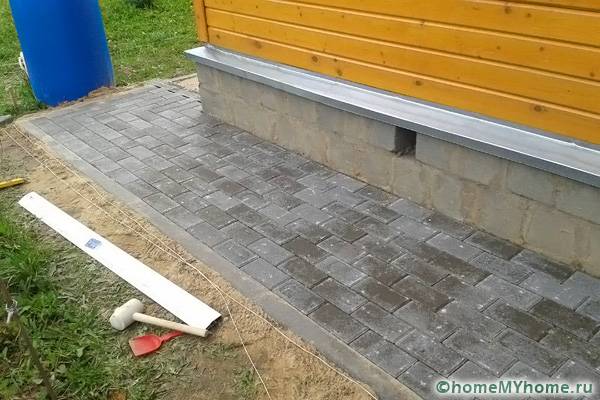 Meletakkan jubin di kawasan buta selesai