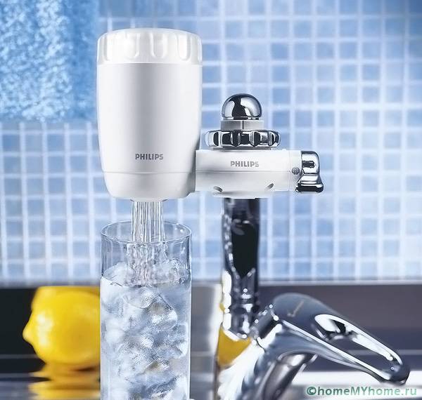 Дизайнът на дюзите може да изглежда масивен, но не пречи на използването на мивката