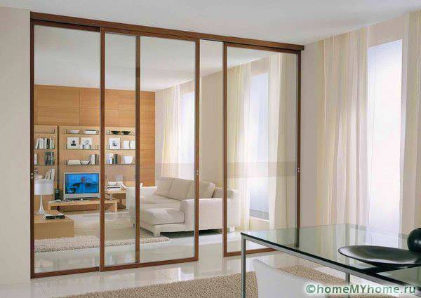 Sebelum membeli, anda harus mempertimbangkan dengan teliti pilihan bahan yang akan masuk ke dalam bilik dengan ringkas