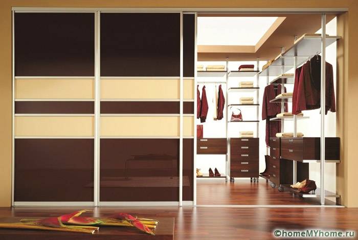 Pintu kayu agak mahal