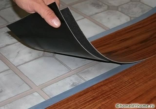 Linoleum moden yang dipasang dengan betul tidak dapat dibongkar sebelum meletakkan lamina