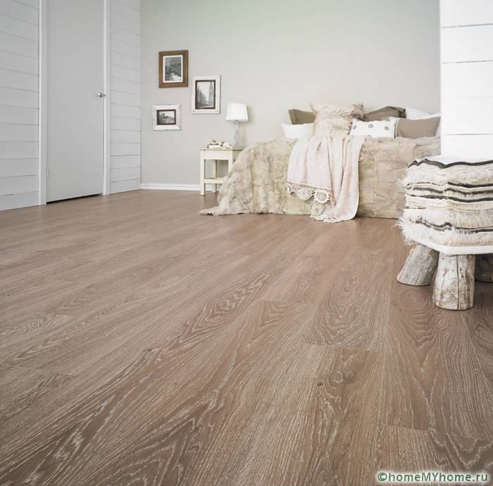 Pemasangan lamina berkualiti tinggi yang betul adalah parameter estetik dan fungsi penutup lantai yang sangat baik