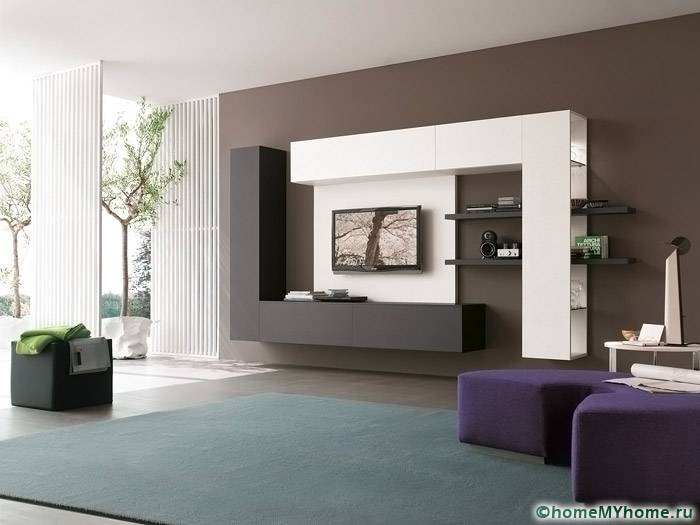 Malah dalaman berteknologi tinggi dapat dibuat lebih selesa dengan bantuan struktur perabot.