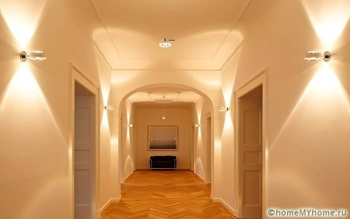 Paintings and lighting fixtures can become the main accent in the interior.